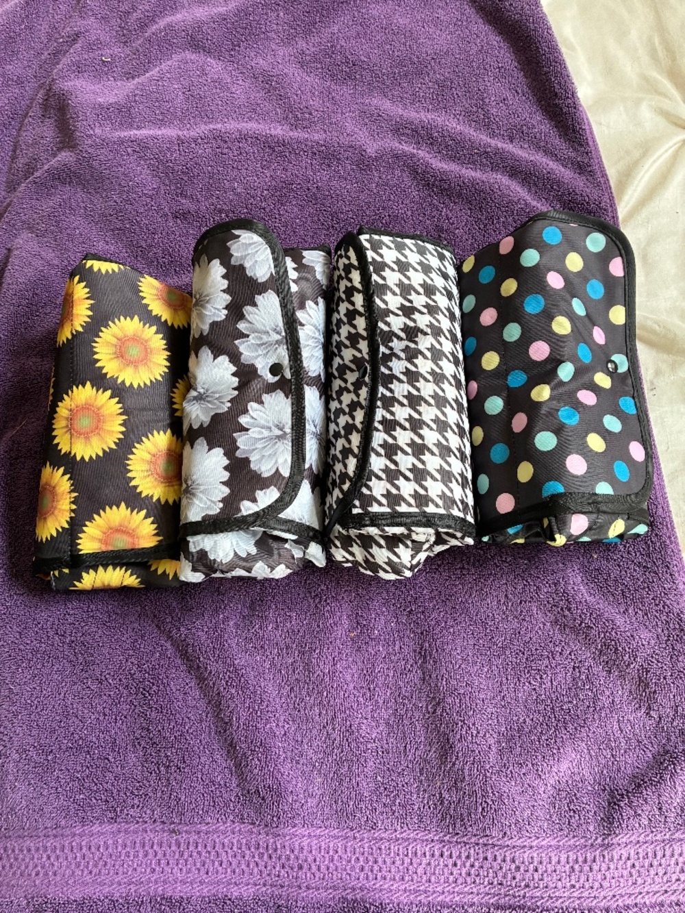New in box Set of 4 Insulated Foldable Tote Bags